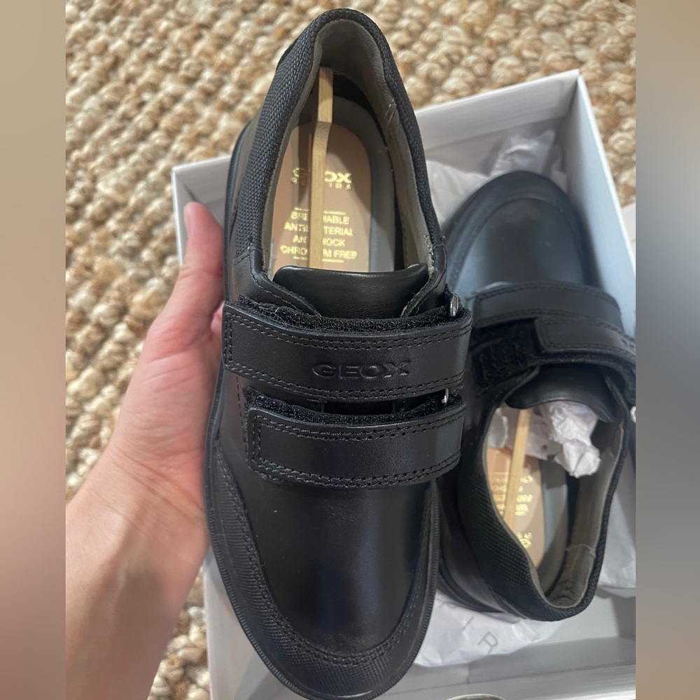 Geox Kid’s Black Leather Shoes, size 31